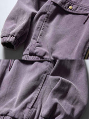 製品画像
「ウォッシュ加工によるヴィンテージ感漂うフード付きワークジャケット正面展示図。レトロな風合いと実用性が融合し、ダブルポケットとフードデザインが特徴的な一着。」
詳細画像
「ゴム仕様の袖口ディテールとウォッシュ加工による質感の特写。袖口のゴムが防風性と保温性を向上させ、ヴィンテージ風の仕上がりが際立つ。」