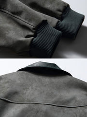 製品画像:
ヴィンテージ加工が施された大容量ポケット付きレザージャケット。クラシックなアメリカンフライトジャケットデザイン、レトロな質感と実用性を兼ね備えたアイテム。
詳細画像:
ヴィンテージ加工されたレザーと大容量ポケット、立体的なカッティングが特徴。快適なフィット感とワークウェアの要素が融合したデザイン。