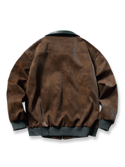 製品画像:
ヴィンテージ加工が施された大容量ポケット付きレザージャケット。クラシックなアメリカンフライトジャケットデザイン、レトロな質感と実用性を兼ね備えたアイテム。
詳細画像:
ヴィンテージ加工されたレザーと大容量ポケット、立体的なカッティングが特徴。快適なフィット感とワークウェアの要素が融合したデザイン。