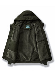 製品画像
「M-65戦闘服デザインをリバイバルしたウール裏地厚手フード付きジャケットの全体画像。フード付きと多ポケット仕様が特徴の冬用アウター。」
詳細画像
「大容量ポケットと防風キャンバス生地の外層、保温性に優れたウール裏地のディテールをクローズアップした画像。」