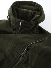 製品画像
「M-65戦闘服デザインをリバイバルしたウール裏地厚手フード付きジャケットの全体画像。フード付きと多ポケット仕様が特徴の冬用アウター。」
詳細画像
「大容量ポケットと防風キャンバス生地の外層、保温性に優れたウール裏地のディテールをクローズアップした画像。」