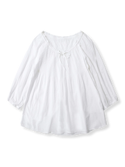 フレンチレトロスタイルの白いプリーツデコレーションコットンブラウス全体像