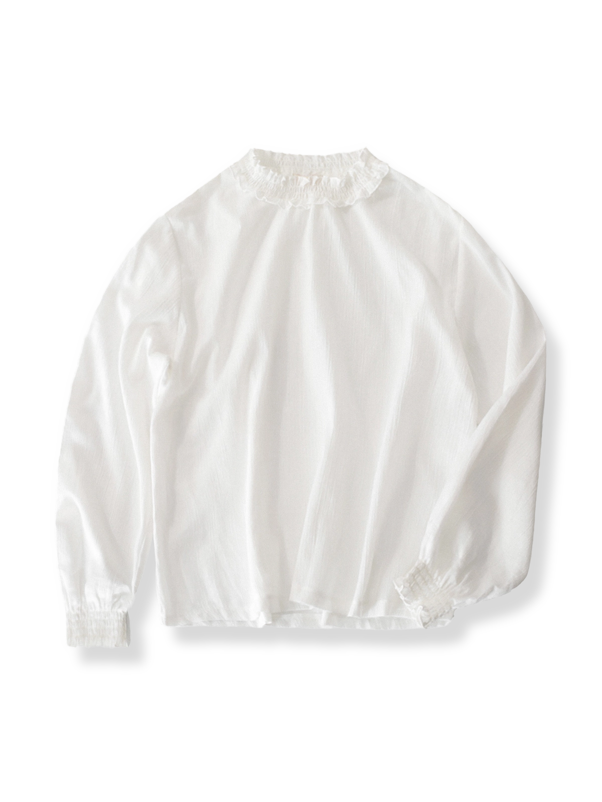 製品画像: フレンチレトロなヴィクトリアンレース飾りネックのライトホワイトブラウス全体画像