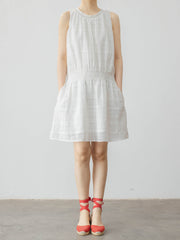 製品画像: フレンチレトロなシャーリングホワイトコットンタンクドレス全体画像