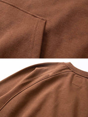 製品画像: ドロップ型肘パッチスウェット全体展示図。380gの厚手コットン素材を使用し、ヴィンテージ感とアート性が際立つデザイン。
詳細画像: 肘部分に施されたドロップ型パッチワークディテールの特写。コントラストの効いた配色とヴィンテージ風の装飾がポイント。