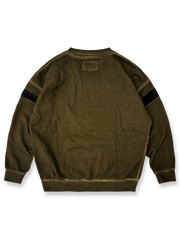 製品画像
泥染めクルーネックスウェットの全体展示。自然な色ムラと独特な泥染め加工が特徴的なヴィンテージスタイルの一着。
詳細画像
泥染めの独特な風合いとヘビーウェイトコットンの質感を強調したディテール特写。色ムラと自然な陰影がヴィンテージ感を際立たせています。