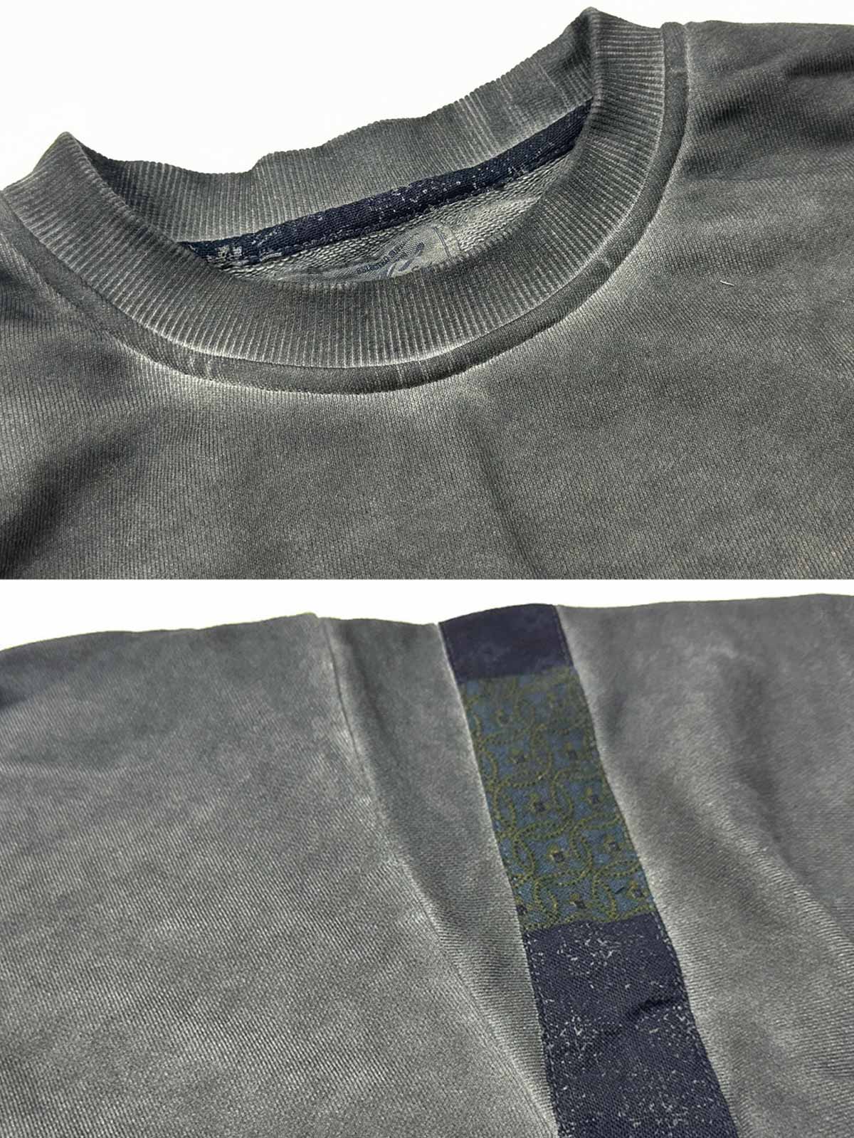 製品画像
泥染めクルーネックスウェットの全体展示。自然な色ムラと独特な泥染め加工が特徴的なヴィンテージスタイルの一着。
詳細画像
泥染めの独特な風合いとヘビーウェイトコットンの質感を強調したディテール特写。色ムラと自然な陰影がヴィンテージ感を際立たせています。