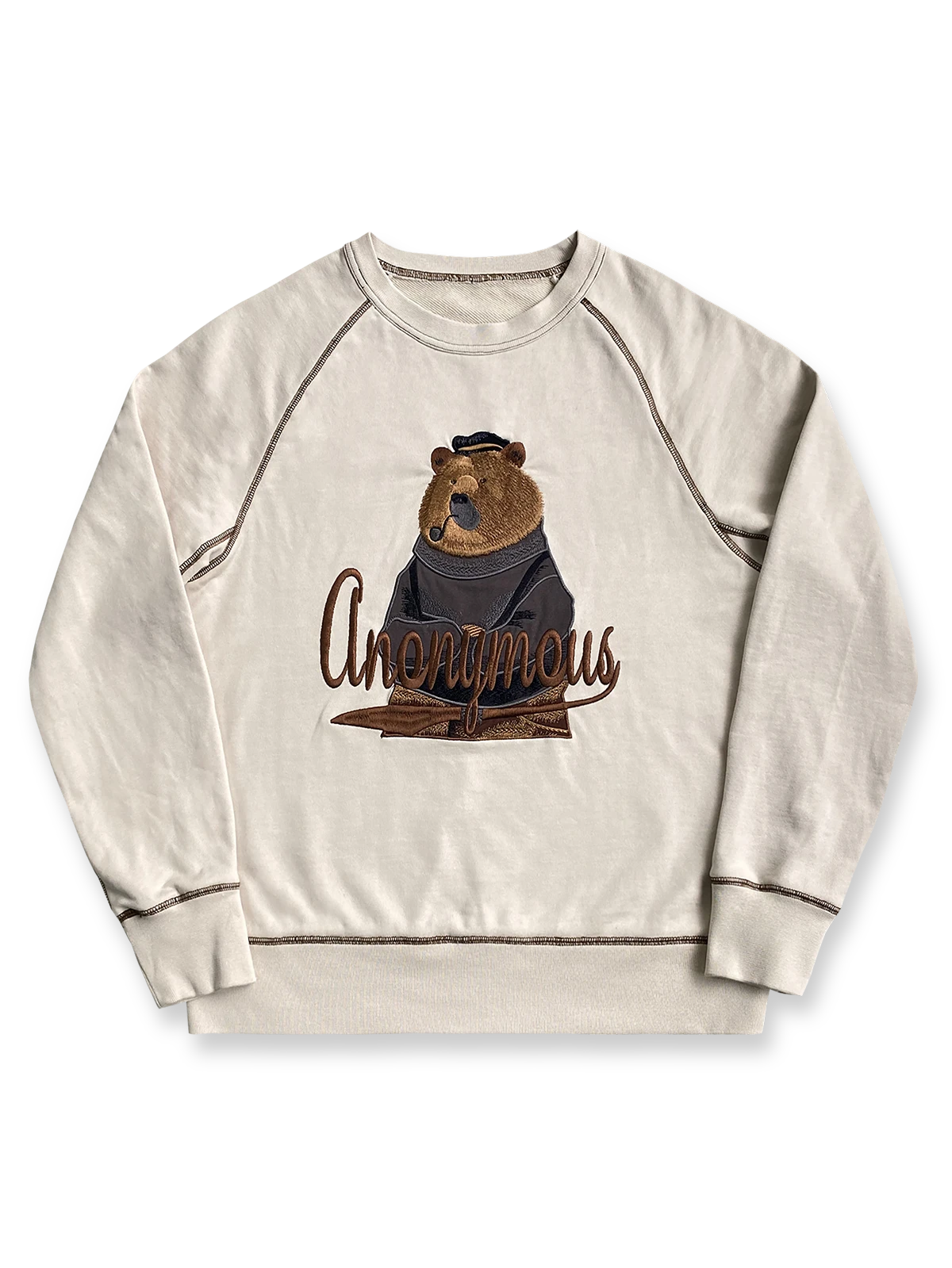 製品画像:
ヘビーウェイトヴィンテージ風「パイプクマ」刺繍スウェット全体画像。ウォッシュ加工でヴィンテージ感が際立つデザイン。
詳細画像:
「パイプクマ」刺繍とウォッシュ加工のディテールアップ。個性を引き出すデザインのクローズアップ。