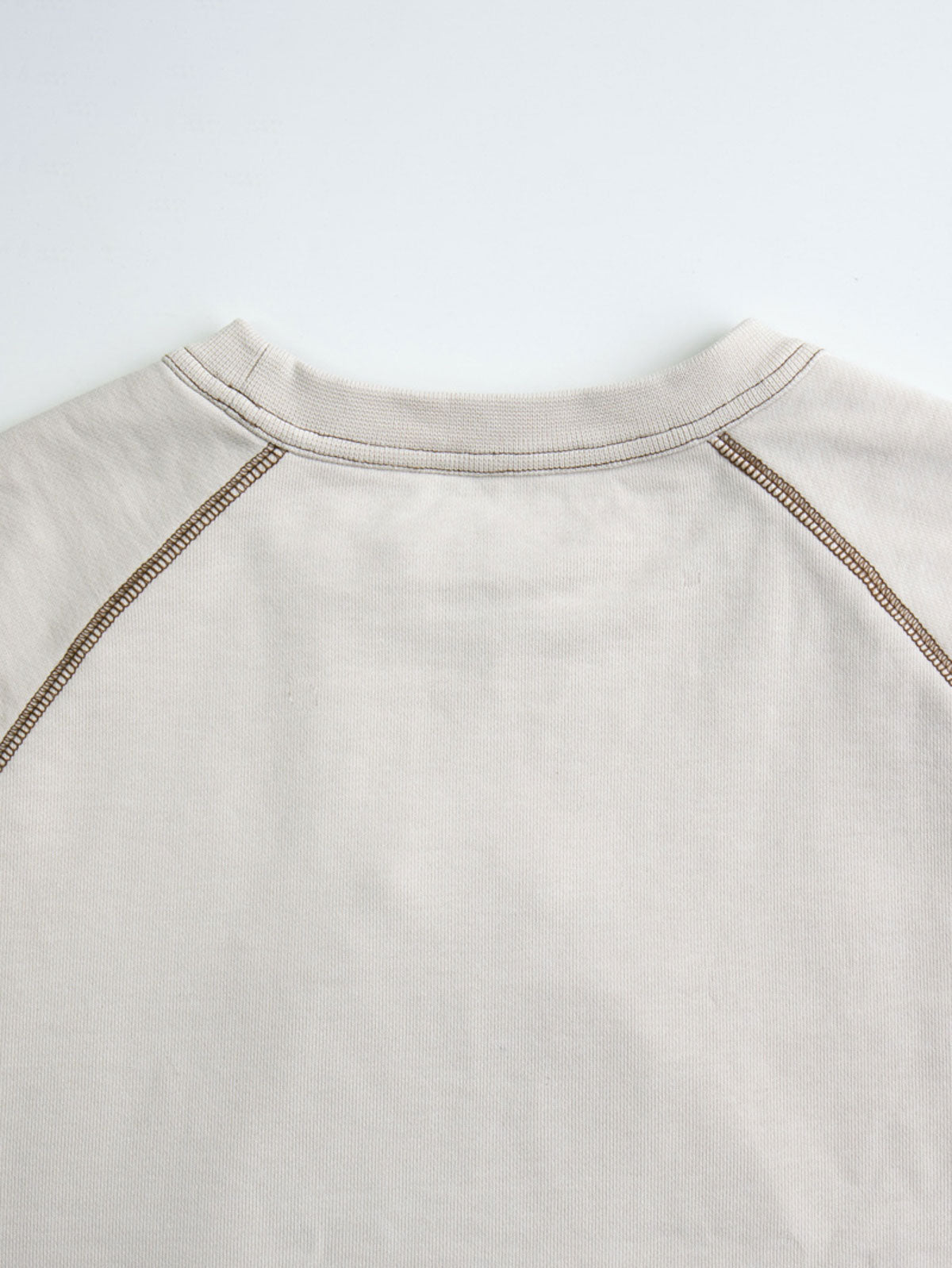 製品画像:
ヘビーウェイトヴィンテージ風「パイプクマ」刺繍スウェット全体画像。ウォッシュ加工でヴィンテージ感が際立つデザイン。
詳細画像:
「パイプクマ」刺繍とウォッシュ加工のディテールアップ。個性を引き出すデザインのクローズアップ。