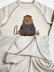 製品画像:
ヘビーウェイトヴィンテージ風「パイプクマ」刺繍スウェット全体画像。ウォッシュ加工でヴィンテージ感が際立つデザイン。
詳細画像:
「パイプクマ」刺繍とウォッシュ加工のディテールアップ。個性を引き出すデザインのクローズアップ。