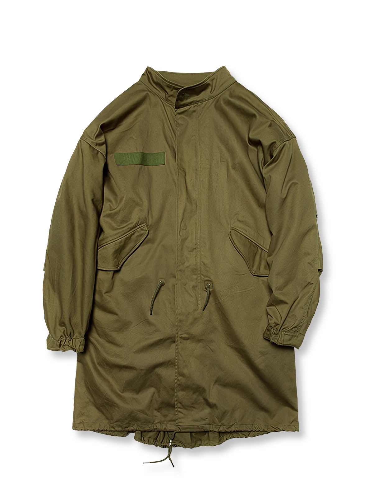 製品画像:
M-65野戦ジャケット全体展示。アメリカ軍M-65野戦ジャケットのリバイバル版で、クラシックなスタンドカラーと隠し収納可能なフードが特徴のミリタリースタイル。
詳細画像:
着脱可能ライナーとマジックテープディテールのクローズアップ。防風性能と調整可能な袖口、襟元で機能性が強化されています。