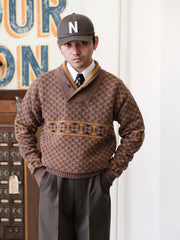 詳細画像: ショールカラーとジャカードディテール、ヴィンテージ風デザイン、ウール100%、秋冬セーター
モデル画像: ショールカラーセーター着用、ユニークヴィンテージスタイル、秋冬コーディネート