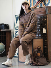 詳細画像: ショールカラーとジャカードディテール、ヴィンテージ風デザイン、ウール100%、秋冬セーター
モデル画像: ショールカラーセーター着用、ユニークヴィンテージスタイル、秋冬コーディネート