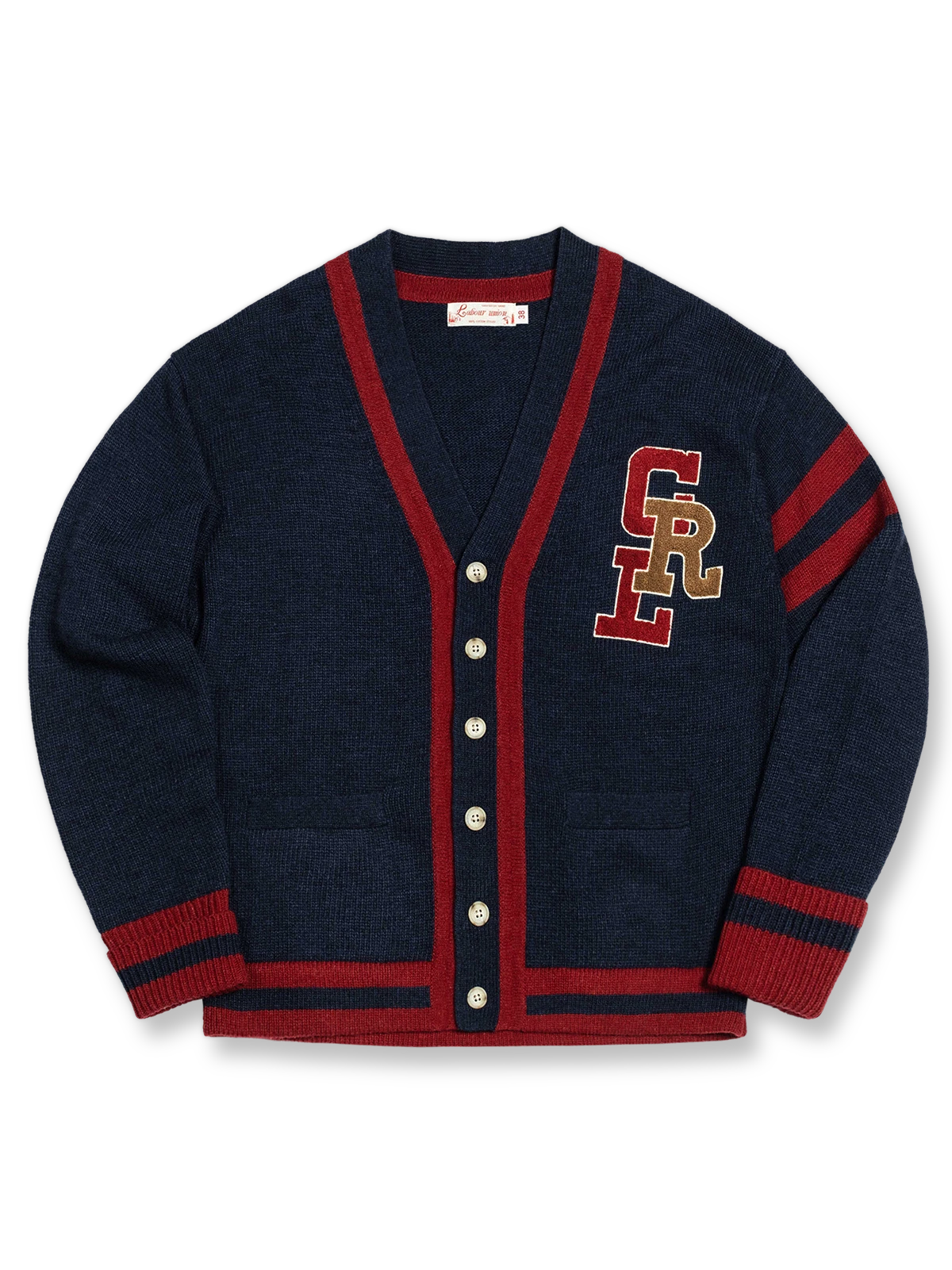 製品画像: アメリカンアイビーリーグ風ヴィンテージ刺繍レタリングウールカーディガン全体画像
詳細画像: 刺繍レタリングとナッツボタンのディテール