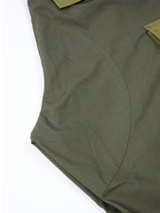 製品画像: パネルポケット付きワークパンツ全体画像、ルーズフィットデザインとドローストリング調節可能
詳細画像: ワークパンツの大きなパネルポケットとドローストリングのディテール