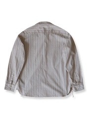 製品画像: ヴィンテージジャカードストライプワイドカラーシャツの全体画像、クラシックな1930年代のデザインが特徴
詳細画像: ジャカード織りのコットン生地と果実ボタンのディテールが際立つヴィンテージシャツ