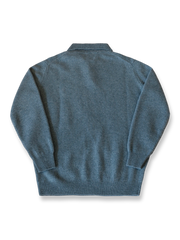 製品画像: オーストラリア産100%純ウール使用のポロニットセーター全体画像
詳細画像: 上質なシェルボタンと厚手の純ウール編み目のディテール