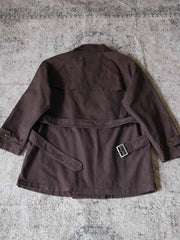 製品画像: フランス軍M38モーターサイクルダブルブレストコートの全体画像、ヴィンテージミリタリースタイル
詳細画像: 調節可能な袖口やウエストベルト、ミリタリー風の多機能ポケットのディテール