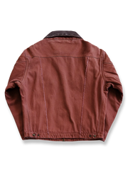 製品画像:
ヴィンテージダメージ加工パッチワークキャンバスジャケット全体展示。高密度の15oz定織キャンバス素材と日本製の厚手ウール裏地が、ヴィンテージ感とタフさを引き立てたジャケットの全体像。
詳細画像:
TALONジッパー、スナップボタン、及び水洗い加工のディテール。手作業での擦り加工とソルトフライが施されたディテールにより、ジャケットにユニークなヴィンテージ感を与えています。