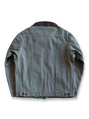 製品画像:
リバイバルダメージパッチワークキャンバスジャケット全体展示。15ozの定織キャンバスと日本製厚ウール裏地を使用し、ヴィンテージスタイルを引き立てるタフなキャンバスジャケットの全体像。
詳細画像:
TALONジッパー、スナップボタン、及び水洗い加工のディテール。多重水洗い加工と手作業のダメージ加工が施された、ヴィンテージ感が強調されたディテール。