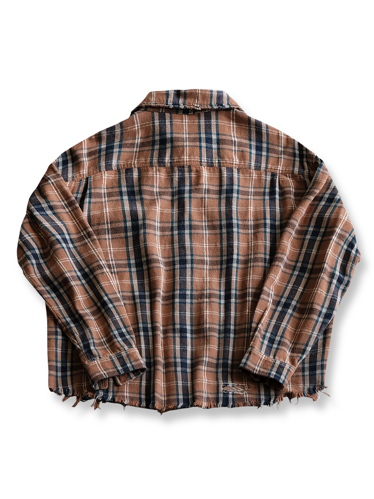 製品画像:
ウォッシュドダメージチェック柄長袖シャツ全体展示。高品質な純コットン生地と酵素洗い加工による自然なヴィンテージ感が引き立てられたチェック柄シャツの全体像。
詳細画像:
ダメージ加工とチェック柄のディテール。手作業で施されたダメージデザインと、チェック柄のテクスチャーが際立つディテール。