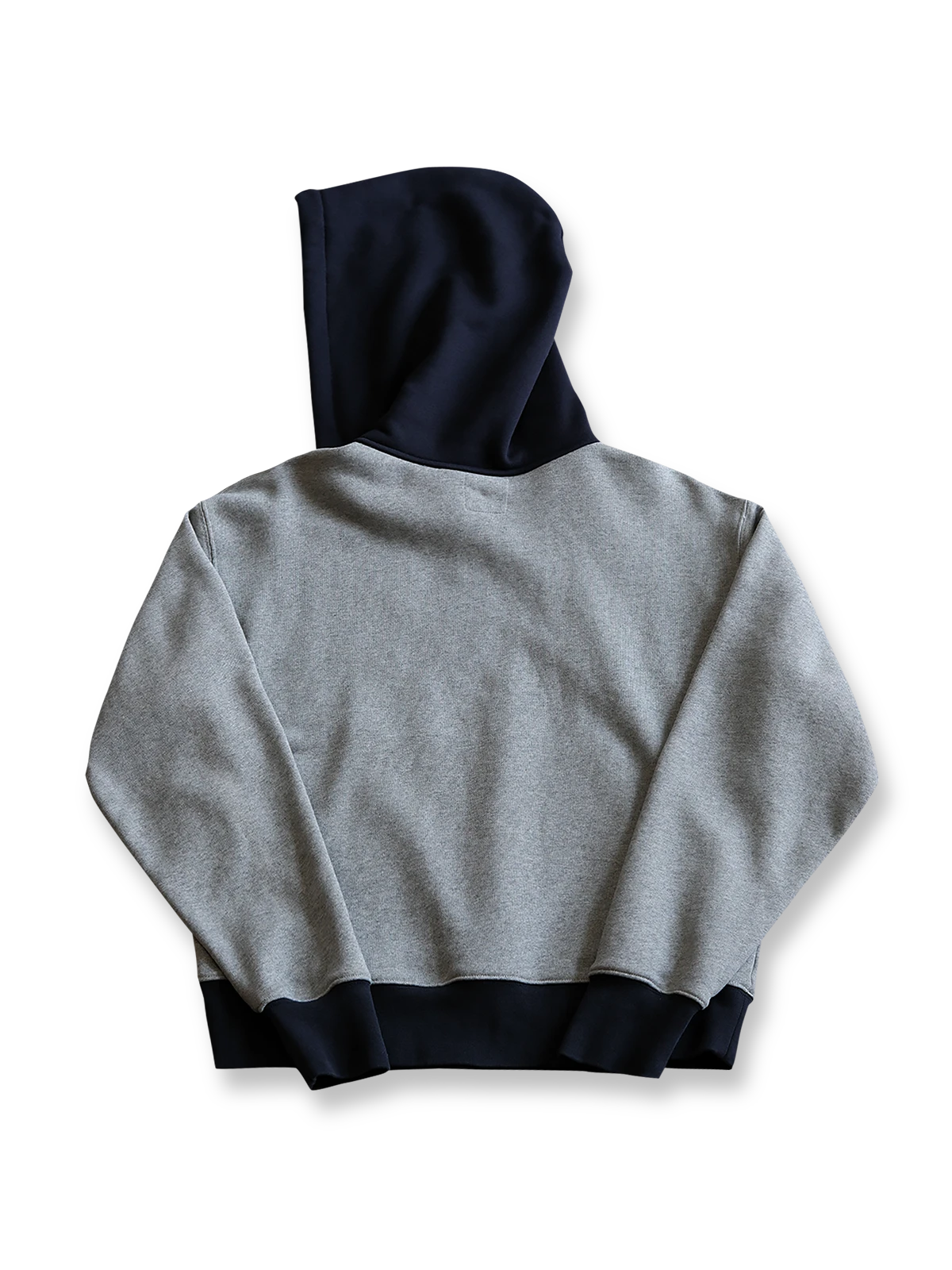 製品画像:
アメリカンヴィンテージ パッチワークヘビーウェイトパーカー全体展示。1960年代のアメリカンキャンパススタイルとパッチワークデザインが融合した、ユニークなヴィンテージ感とレイヤード感を演出するパーカーの全体像。
詳細画像:
パッチワークデザインとコア糸の縫製ディテール。500gのヘビーウェイトコットン素材と精緻な工芸技術が強調されたディテール。