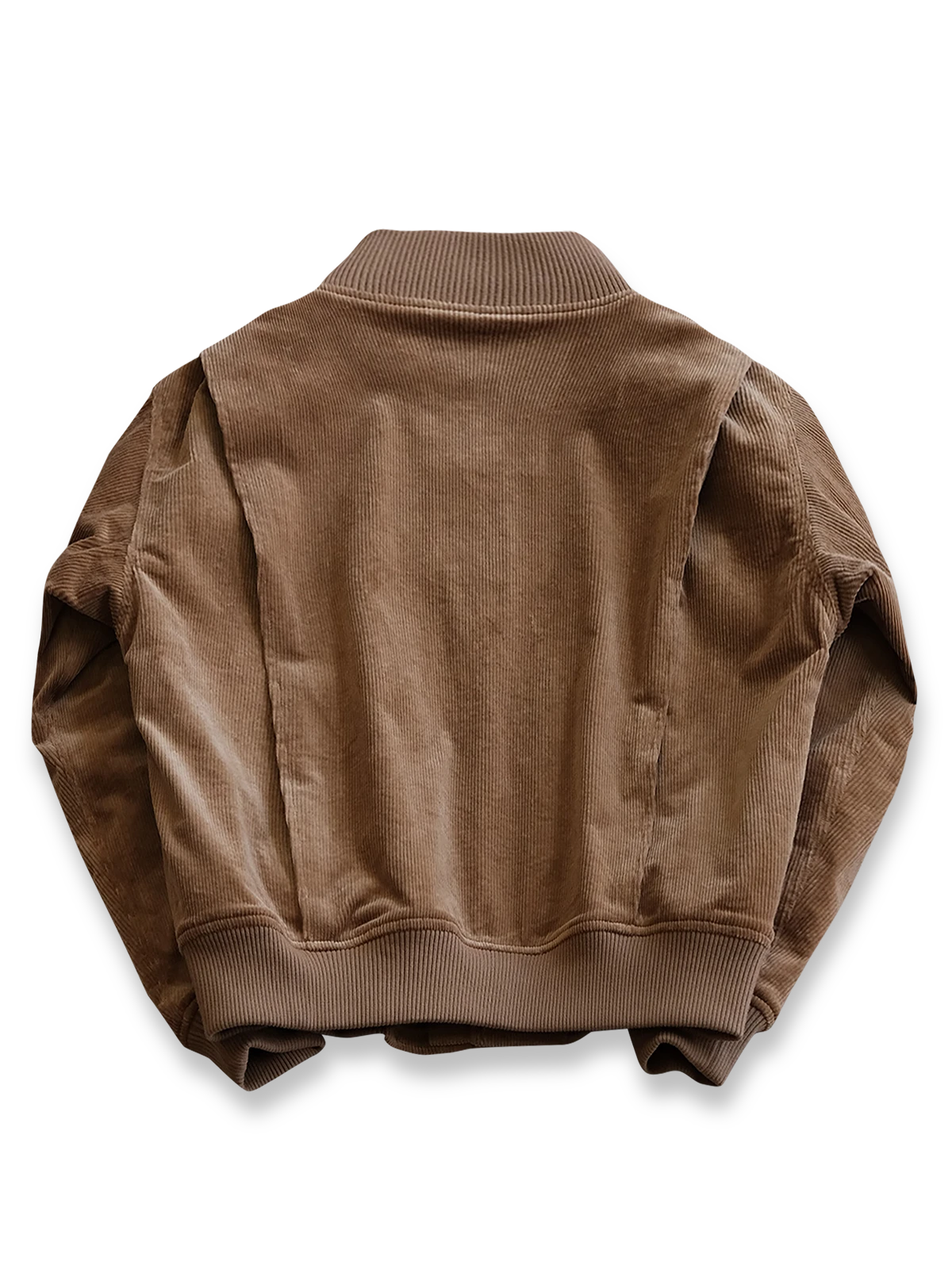 製品画像:
コーデュロイ×ウール ミリタリージャケット全体展示。1941年のアメリカ軍Winter Combat Jacketにインスパイアされたデザインで、コーデュロイとウールツイードを組み合わせたレトロで暖かいミリタリースタイル。
詳細画像:
リブ編みの襟、袖口、裾とプリーツデザインのディテール。寒風を防ぎ、自由な動きをサポートする機能的なデザインとミリタリー感が引き立ちます。