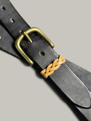 製品画像: ヴィンテージアメリカン手作りレザーベルトの正面図
詳細画像: レザーの質感と真鍮バックルのディテール