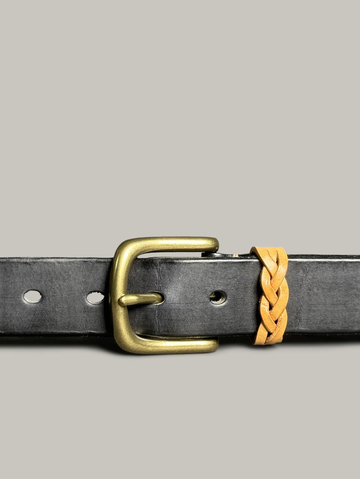 製品画像: ヴィンテージアメリカン手作りレザーベルトの正面図
詳細画像: レザーの質感と真鍮バックルのディテール