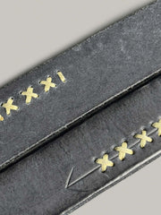 製品画像: ヴィンテージアメリカン手作りレザーベルトの正面図
詳細画像: レザーの質感と真鍮バックルのディテール