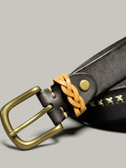 製品画像: ヴィンテージアメリカン手作りレザーベルトの正面図
詳細画像: レザーの質感と真鍮バックルのディテール