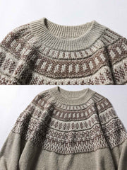 製品画像: クラシックなフィッシャーマンニットセーター、北欧風の幾何学模様とモヘア混紡素材を使用したデザイン。ゆったりとしたシルエットとリブ編みの袖口、裾が特徴で、暖かさと快適さを提供。冬のカジュアルスタイルに最適なアイテム。
詳細画像: フィッシャーマンニットセーターの北欧風幾何学模様とモヘア混紡素材の質感。クルーネックデザインとリブ編み仕上げのディテールが際立ち、保温性と耐久性を強化。柔らかく肌に優しい着心地。