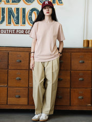 モデルが着用したヴィンテージハイウエストダブルプリーツワイドパンツの全体的なスタイリング