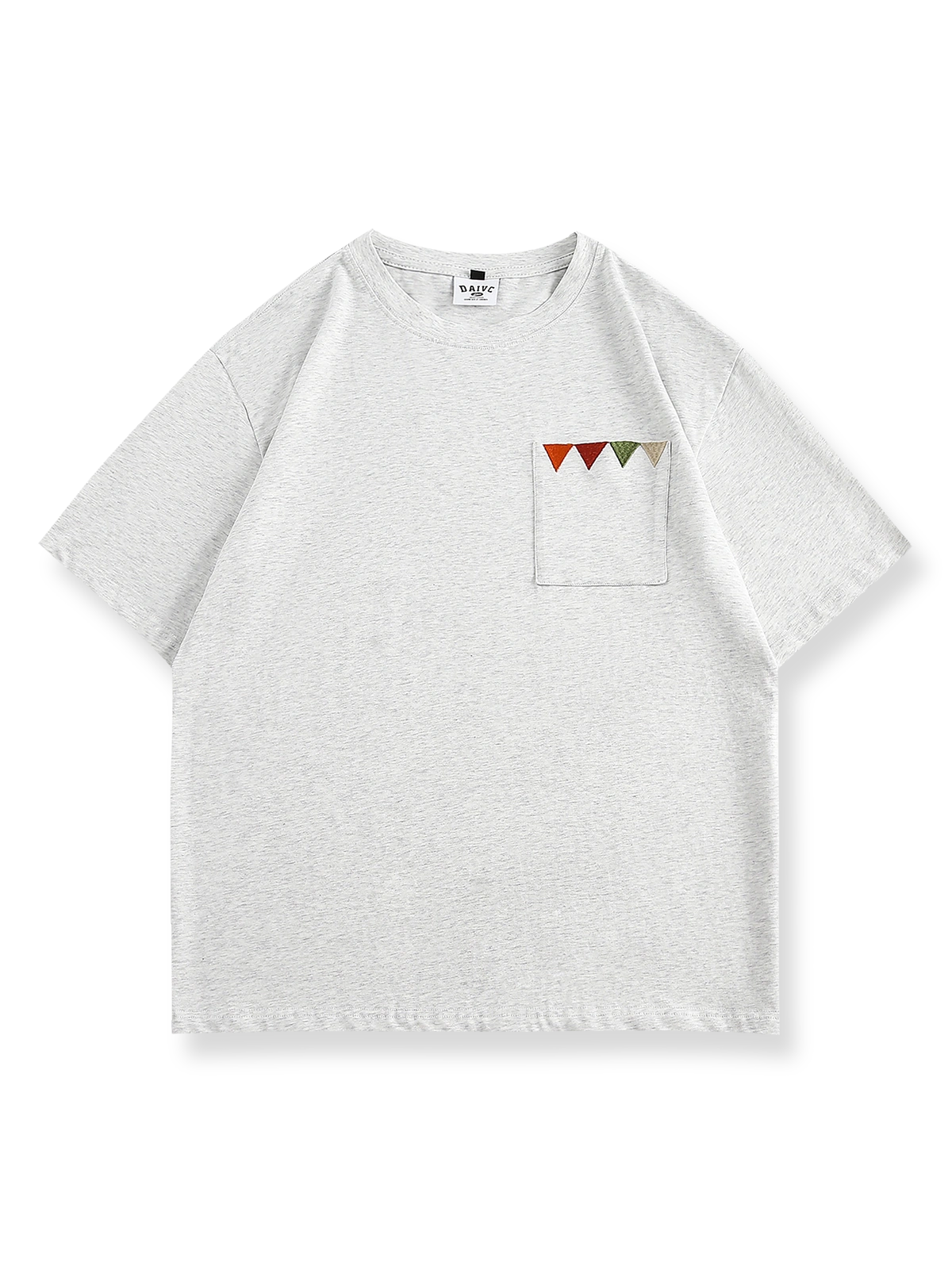 グレー、ブラウン、ダークブルーの3色展示のメンズポケット刺繍クルーネックルーズフィット半袖Tシャツ