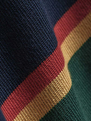 製品画像
グレーとバーガンディを基調としたブロックストライプデザインのラグビーシャツ。太いストライプと細いラインの組み合わせが80-90年代のアメカジカレッジスタイルを忠実に再現したクラシックな一着
詳細画像
ピュアコットン素材の襟元とグレーとバーガンディのブロックストライプ切り替え部分のディテール。丁寧な裁縫技術が際立つ仕上がりで、セロスパン技術によるヘビーウェイト生地の質感が魅力