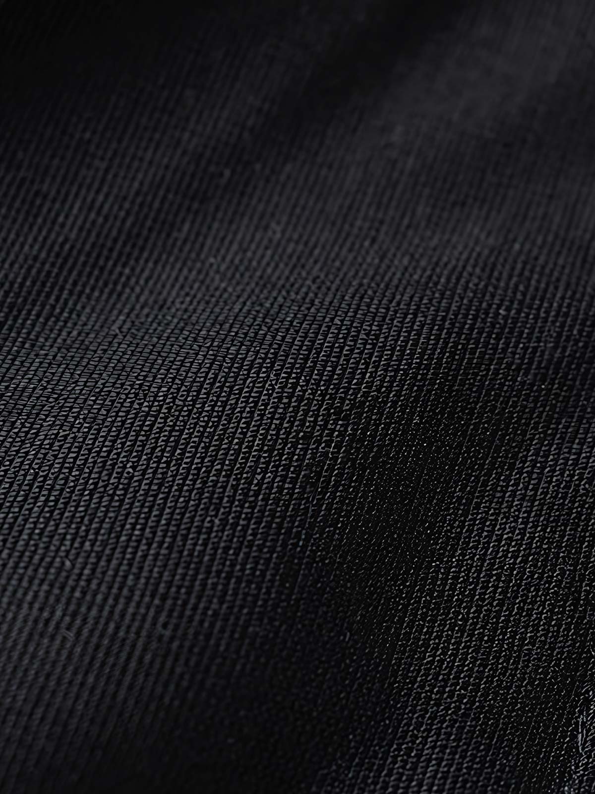 製品画像
1944年米軍のB-10フライトジャケットを基にデザインされたリバーシブルデッキジャケットの正面図。カーキ外層がミリタリーの伝統を再現し、クラシックな無骨さを体現
詳細画像
内側のレオパード柄フロッキープリントとConmar製ダブルジッパーのディテール特写。リバーシブル仕様ならではの2通りのスタイルを楽しめる実用的なデザイン