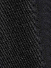 製品画像
1944年米軍のB-10フライトジャケットを基にデザインされたリバーシブルデッキジャケットの正面図。カーキ外層がミリタリーの伝統を再現し、クラシックな無骨さを体現
詳細画像
内側のレオパード柄フロッキープリントとConmar製ダブルジッパーのディテール特写。リバーシブル仕様ならではの2通りのスタイルを楽しめる実用的なデザイン