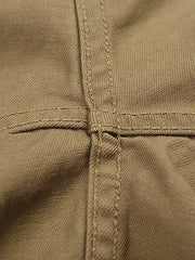 製品画像
リバーシブル仕様のトラ刺繍ワークシャツ全体デザイン。片面には胸元に精緻なトラ刺繍、もう片面には竹林に佇むトラのデザインが施された、オリエンタルデザインとミリタリースタイルが融合したシャツ
詳細画像
胸元に施されたトラ刺繍と銅製ボタンのディテール特写。蘇繍(ソシュウ)の伝統技法による繊細なステッチと、クラシックなミリタリーグリーンキャンバス素材の質感が特徴