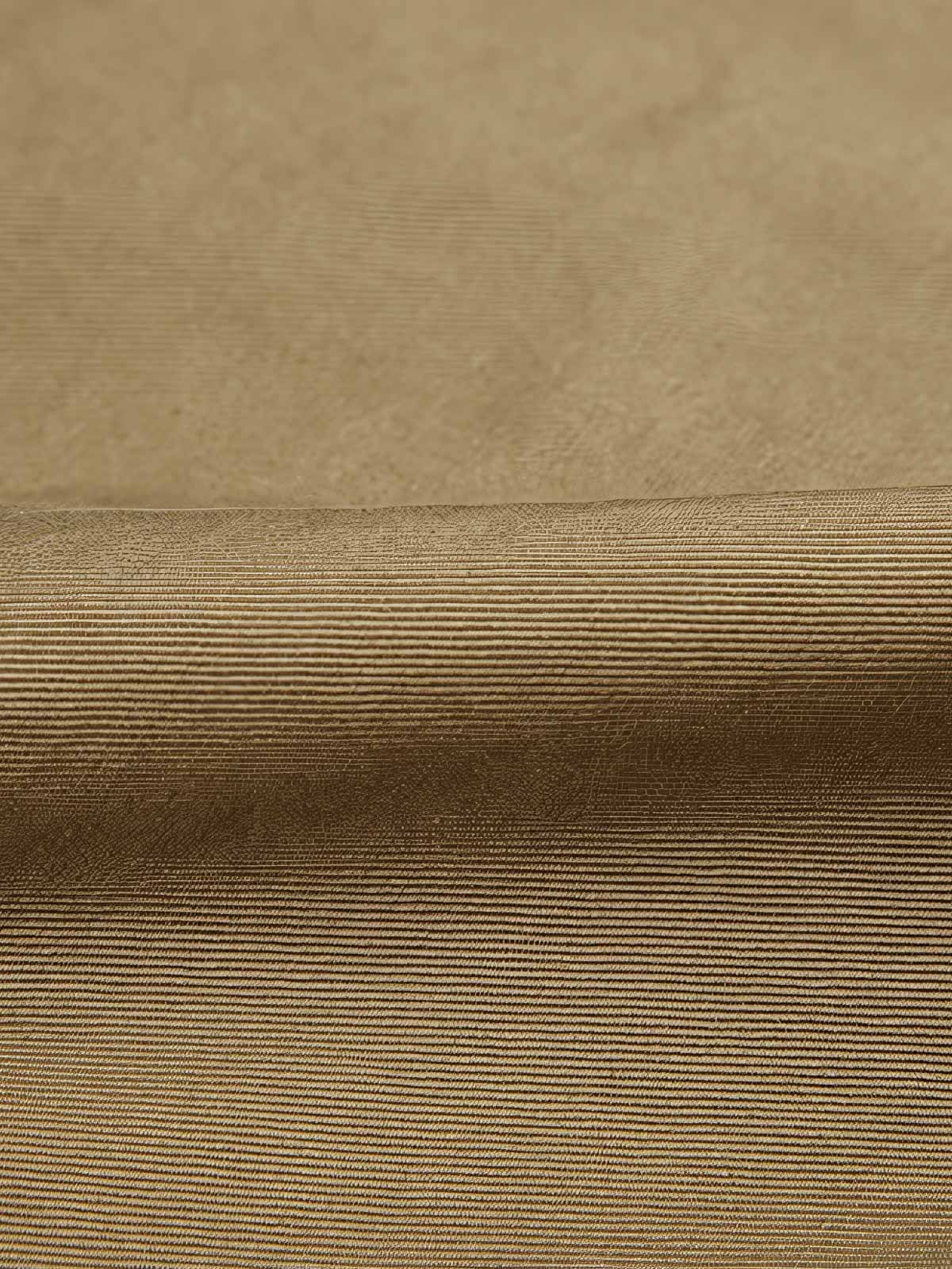 製品画像
リバーシブル仕様のトラ刺繍ワークシャツ全体デザイン。片面には胸元に精緻なトラ刺繍、もう片面には竹林に佇むトラのデザインが施された、オリエンタルデザインとミリタリースタイルが融合したシャツ
詳細画像
胸元に施されたトラ刺繍と銅製ボタンのディテール特写。蘇繍(ソシュウ)の伝統技法による繊細なステッチと、クラシックなミリタリーグリーンキャンバス素材の質感が特徴