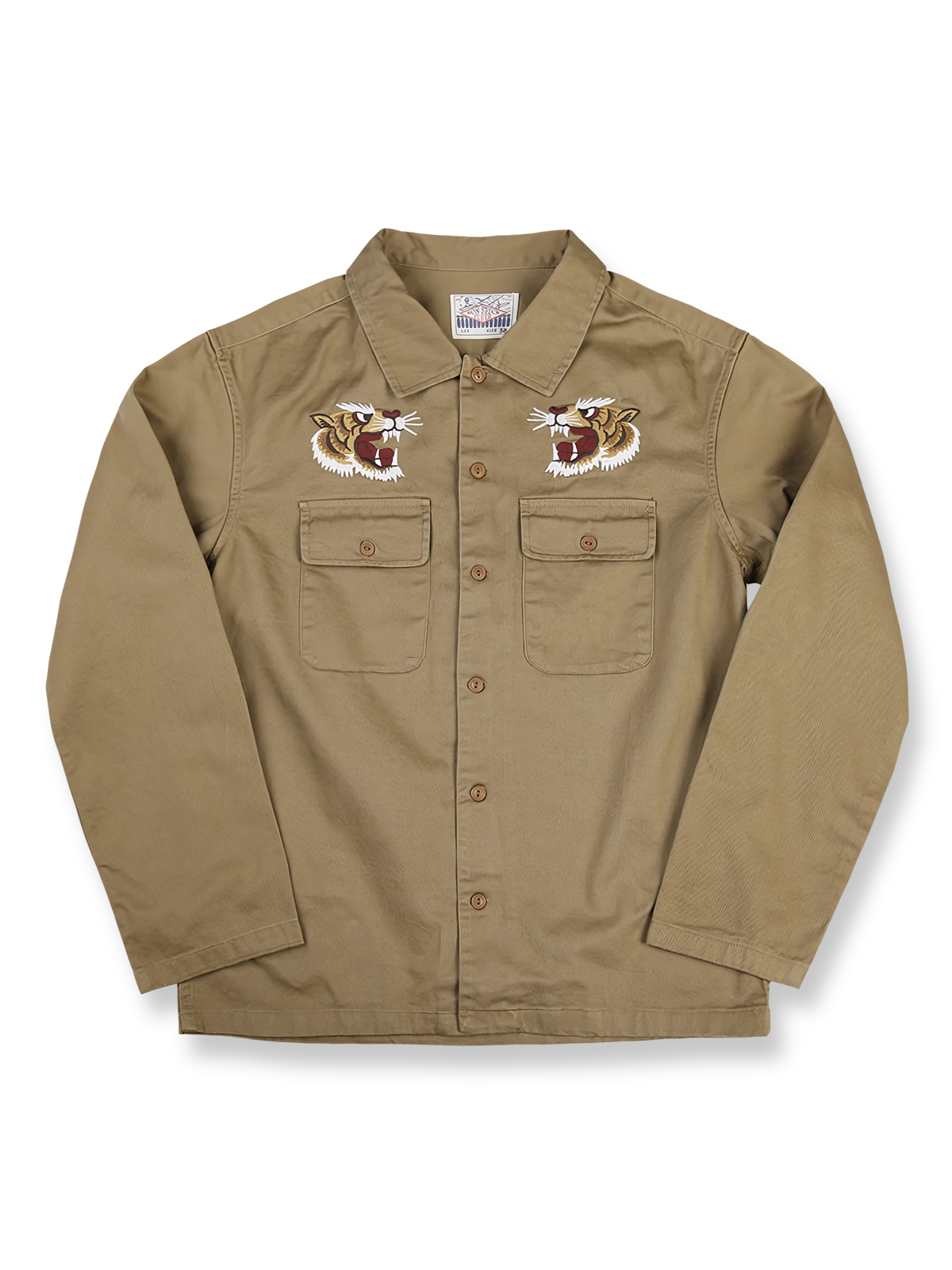 リバーシブル仕様のトラ刺繍ワークシャツ全体デザイン。片面には胸元に精緻なトラ刺繍、もう片面には竹林に佇むトラのデザインが施された、オリエンタルデザインとミリタリースタイルが融合したシャツ