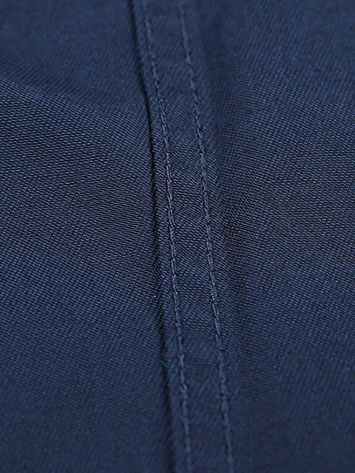 製品画像
「ヴィンテージ刺繍 長袖シャツ全体イメージ。胸元や背中に施されたアメリカンカルチャーを反映した刺繍が特徴のクラシックなデザイン。」
詳細画像
「胸元に描かれたカリフォルニアやハワイを象徴する文化的刺繍ディテールのクローズアップ。イーグルやフラダンスをする女性など、熟練の手作業によるヴィンテージ感あふれる仕上がり。」