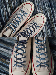 製品画像
「インディゴ染め パッチワーク ヴィンテージ シューレース全体イメージ。藍染め古布を使用し、丸型デザインとヴィンテージ感あふれるパッチワーク技法が特徴。」
細部画像
「金属製シューレースチップと自然な色褪せ感を持つ丸型シューレースのディテールクローズアップ。」