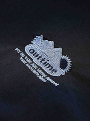 製品画像: リバーシブル シープスキン 中綿ジャケット。柔らかなシープスキンと耐久性のある織りナイロン素材を組み合わせた、多用途デザインの正面全体展示図。
詳細画像: バイカラーデザインと多機能ポケット、さらにハイネック仕様が特徴のリバーシブルジャケットのディテールクローズアップ。