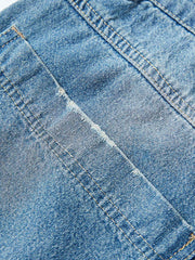 製品画像:
「ライトブルー ストレートデニムパンツの全体展示。ヴィンテージ感あふれるライトブルーのウォッシュ加工とクラシックなストレートカットが特徴のデニムパンツ。」
詳細画像:
「デニム素材のディテールとポケットデザインの特写。高品質コットン100%で、スラッシュポケットとパッチポケットが実用性とデザイン性を兼ね備えています。」