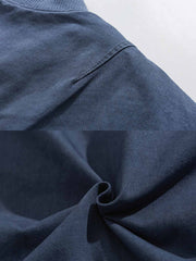 製品画像
「ヴィンテージウォッシュ刺繍デニム中綿ジャケット全体像。ウォッシュ加工による自然な色落ち感と刺繍ディテールが特徴のルーズフィットジャケット」
詳細画像
「ヴィンテージウォッシュ刺繍デニム中綿ジャケットの刺繍ロゴとウォッシュ加工のディテール。フリース裏地と保温性を備えた冬向け仕様」