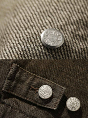 ジグザグ切り替えデザインとラッキーホースシュー刺繍のディテール