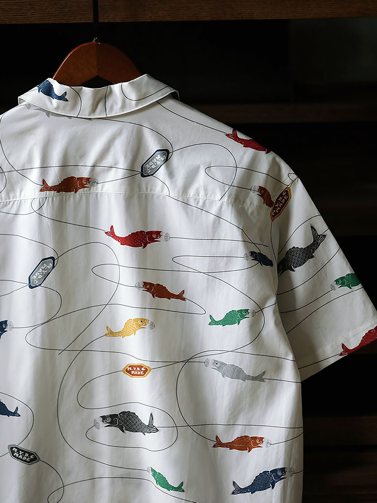 鯉の詳細プリントとキューバンカラーのクローズアップ。