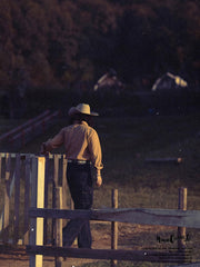 詳細画像: ビーズ装飾と狼モチーフのディテール展示
モデル画像: スエード調ウエスタンシャツを着用したスタイリング例