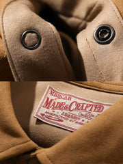 製品画像: カーキ色のスエード調ウエスタンシャツの正面展示
詳細画像: ビーズ装飾と狼モチーフのディテール展示