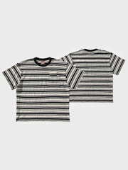 ゆったりとしたフィット感のブラック&ホワイト・ストライプ・ダブルポケット・ショートスリーブTシャツの全景